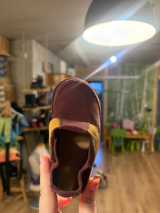 Isara Erda Burgundy Barfußpuschen