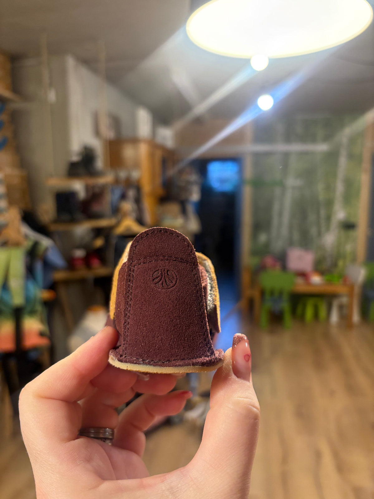 Isara Erda Burgundy Barfußpuschen
