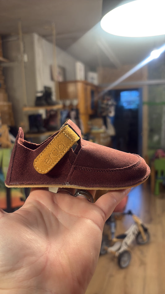 Isara Erda Burgundy Puschen